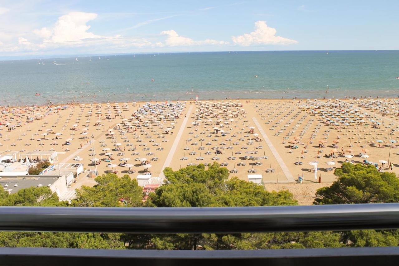 International Seaview Apartments Lignano Sabbiadoro Buitenkant foto