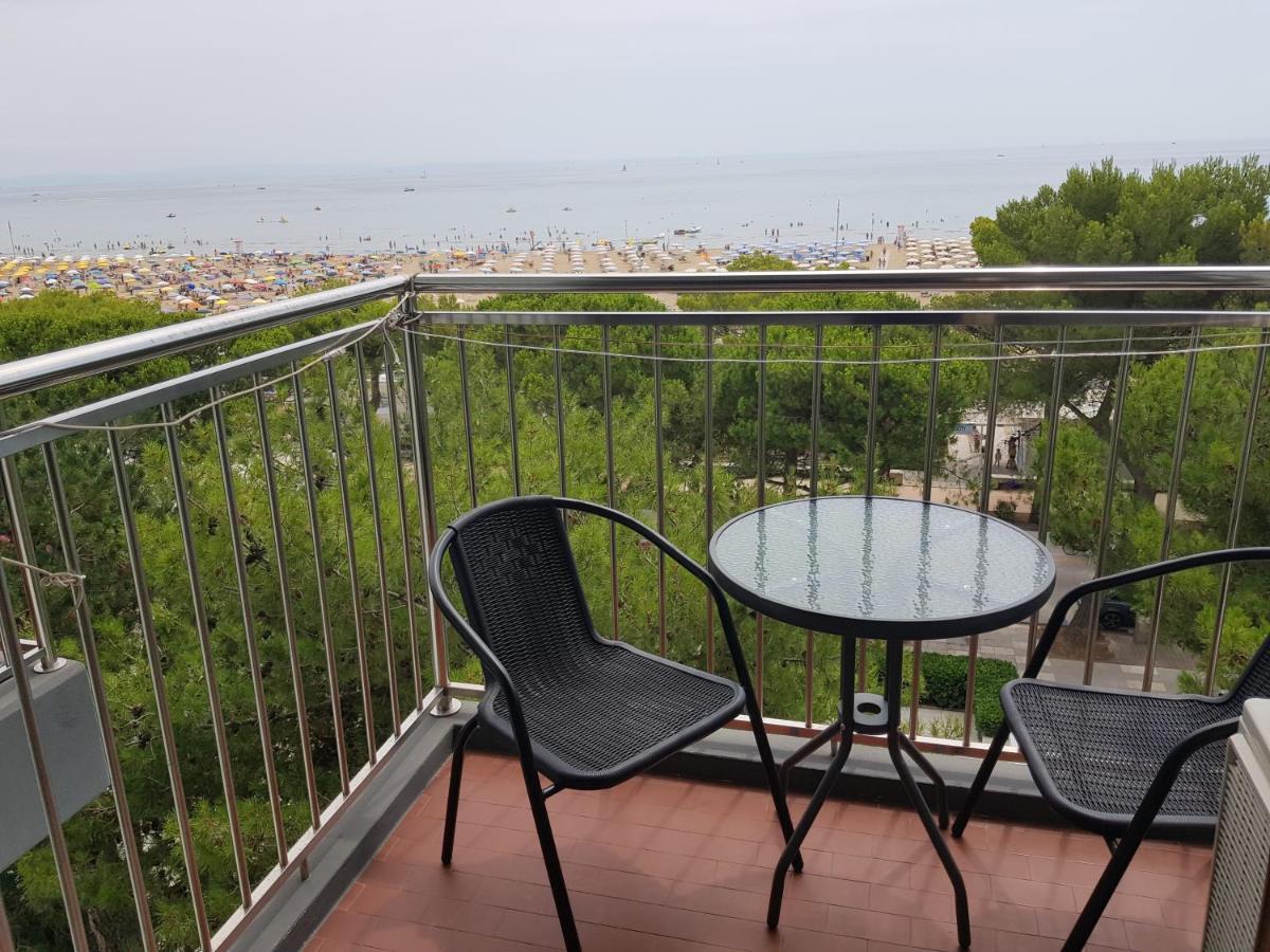 International Seaview Apartments Lignano Sabbiadoro Buitenkant foto