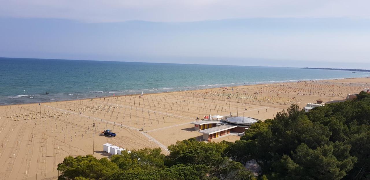 International Seaview Apartments Lignano Sabbiadoro Buitenkant foto