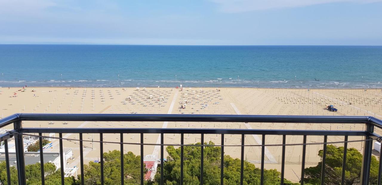 International Seaview Apartments Lignano Sabbiadoro Buitenkant foto