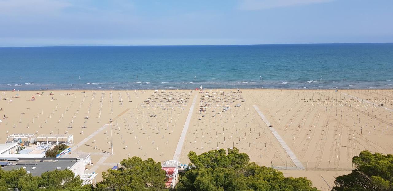 International Seaview Apartments Lignano Sabbiadoro Buitenkant foto