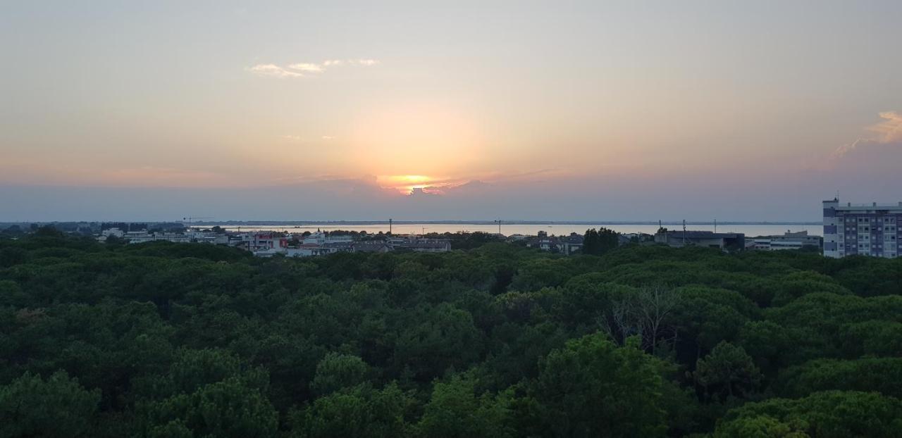 International Seaview Apartments Lignano Sabbiadoro Buitenkant foto